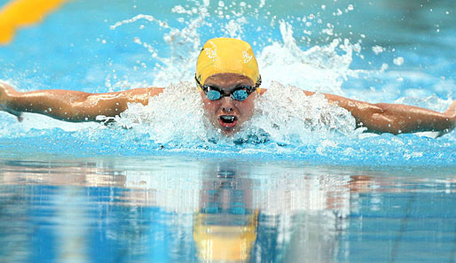Die Australierin Lisbeth Trickett schwimmt mit neuem Olympischem Rekord zu Gold über 100 Meter Schmetterling