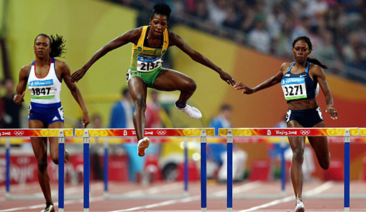 Dieser Sprung brachte Gold: Die Jamaikanerin Melanie Walker gewann das Finale über 400 Meter Hürden