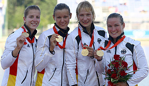 Gold für Deutschland: Der Kajak-Vierer der Frauen setzt sich über 500 m gegen die Konkurrenz aus Ungarn und Australien durch