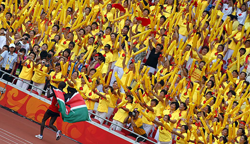 Die gelbe Wand: Die Fans feiern Samuel Wansiru