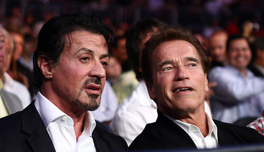 Unter den Augen der alten Haudegen Sylvester Stallone (l.) und Gouverneur Arnold Schwarzenegger...