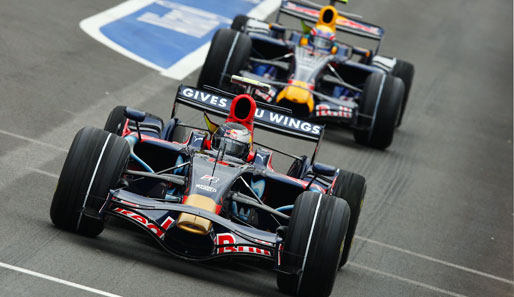 Sebastian Vettel (vorne) wurde Zehnter, Mark Webber kam auf Platz sieben
