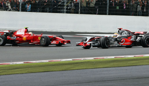 Die erste wichtige Szene des Rennens: Lewis Hamilton dreht sich