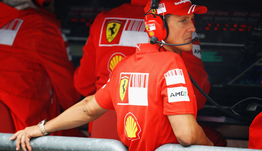 Enttäuschung hingegen bei Ferrari-Berater Michael Schumacher: Kimi Räikkönen startet am Sonntag nur von Platz 14