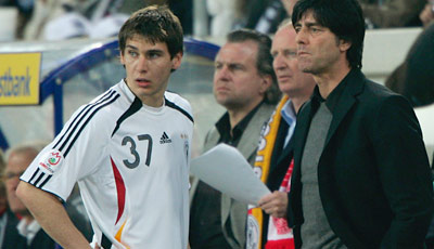 Im März 2007 wurde er dann erstmals ins A-Team berufen und debütierte gegen Dänemark