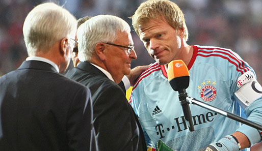 DFB-Boss Theo Zwanziger verabschiedet Oliver Kahn