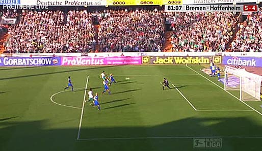 Der Todesstoß für Hoffenheim: Özil ist nach einem Konter durch und netzt zum 5:4 ein
