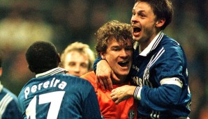 Auch sportlich blieb's selbstredend brisant. 1997 schrieb Jens Lehmann sogar waschechte Bundesliga-Geschichte, als er im Derby das erste Torwart-Tor aus dem Spiel heraus erzielte - das 2:2 in der Nachspielzeit!