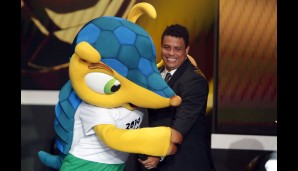 Fuleco ist das Maskottchen für Brasilien 2014. Auch Ronaldo hat es schon lieb
