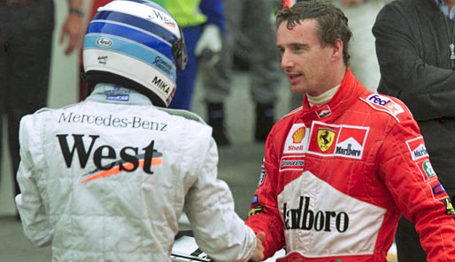 1999: Mika Häkkinen geht mit vier Punkten Rückstand auf Ferraris Nummer zwei Eddie Irvine ins Rennen. Schumi ist Irvines Edelhelfer