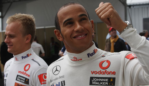 Gute Laune bei Lewis Hamilton kurz vor dem Qualifying