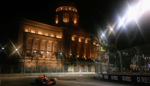 Singapur-GP: Nachtrennen: Massa fährt mit Tankschlauch durch die Boxengasse. Hamilton fährt auf 3. WM-Stand: Hamilton - Massa 84:77