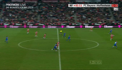 92. Minute in der Allianz Arena: Michael Rensing drischt den Ball noch mal hoch und weit nach vorne