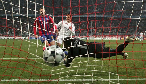 FC Bayern München - Steaua Bukarest 3:0: Kurz darauf traf dann auch Luca Toni und Klose zum Zweiten