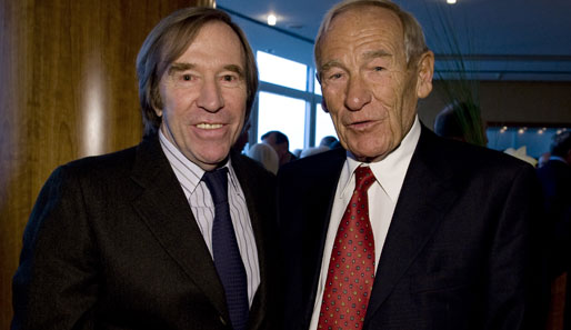 Auch Günter Netzer (links) gehörte zu den Gratulanten des stolzen Bert Trautmann