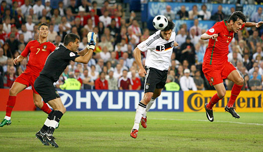 19.06.2008: Michael Ballack erhöhte zwischenzeitlich auf 3:1. Am Ende gewann Deutschland mit 3:2