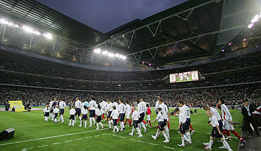 Die Möglichkeit zur Revanche gab es erst im August 2007: Bei einem Testspiel trafen sich die beiden Kontrahenten im neuen Wembley-Stadion wieder