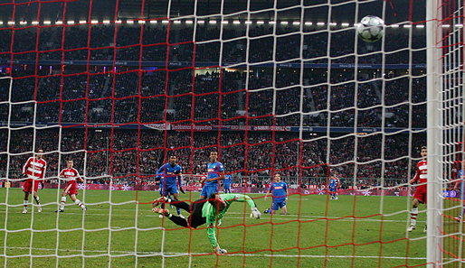Philipp Lahm erzielt für die Bayern das 1:1 gegen Hoffenheim