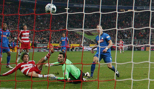 Luca Toni erzielt in der Nachspielzeit Bayerns 2:1-Sieg gegen Hoffenheim