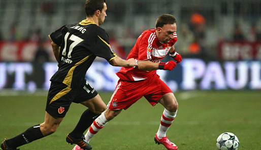 14. Spieltag: Franck Ribery macht mit rosa Schuhen auf sich aufmerksam und Bayern putzt Cottbus mit 4:1