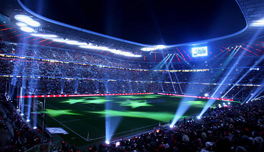 Die Lightshow nach dem Supermatch in der Allianz Arena. 69.000 Zuschauer haben das beste Bundesliga-Spiel seit Jahren gesehen