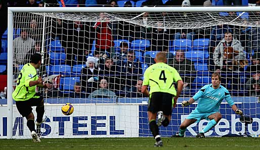 Bolton Wanderers - Wigan Athletic 0:1: Wigans Amr Zaki (l.) erzielte den goldenen Treffer zum 1:0-Auswärtssieg bei Bolton