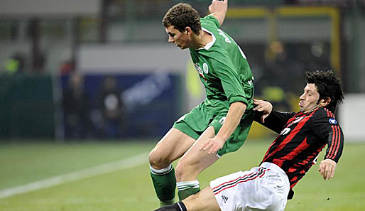 Wolfsburgs Edin Dzeko war ein steter Unruheherd in der Milan-Defensive