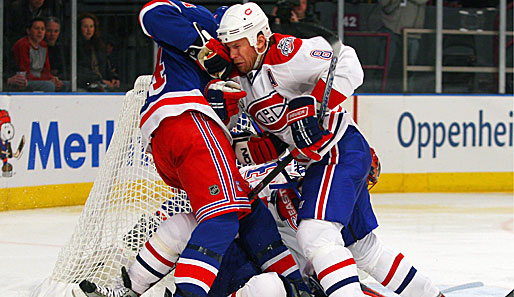 Defenseman Mike Komisarek (1.373.628), Montreal Canadiens
