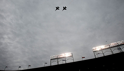 Nach der amerikanischen Nationalhymne donnerten zwei F-18-Jets über das Wrigley Field