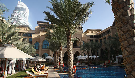 Tag 1 am Persischen Golf: Die Bayern residieren im noblen Palace Hotel inklusive Pool und Palmen