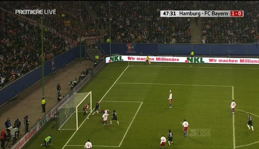 HSV-Keeper Rost steht auf dem falschen Fuß, der Ball hat allerdings kaum Zug...