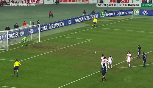 21. Minute in Stuttgart: Franck Ribery steht bereit zum Strafstoß gegen Jens Lehmann