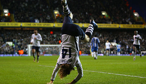 Als erstes Team der 3. FA-Cup-Runde dürfen die Tottenham Hotspur jubeln. Hier zelebriert Luka Modric zelebriert seinen Treffer