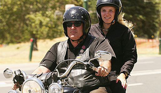 Die Dänin Caroline Wozniacki ging mit einem Unbekannten Harley-Fahrer auf Spritztour...
