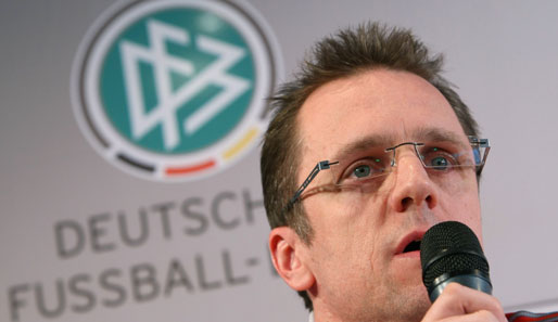 Prof. Dr. Tim Meyer, Mannschaftsarzt der Nationalmannschaft, referierte über die neuen WADA-Bestimmungen für die Kicker der DFB-Elf
