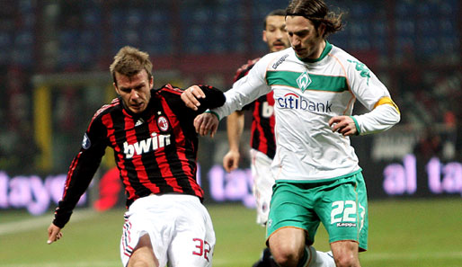 AC Milan - Werder Bremen 2:2. David Beckham (l.), im Hinspiel zunächst nur auf der Bank, gegen Torsten Frings