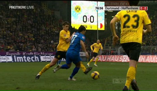 Und auch 70 Minuten später ging es hoch her in Dortmund. Für zwei Spieler war danach Feierabend