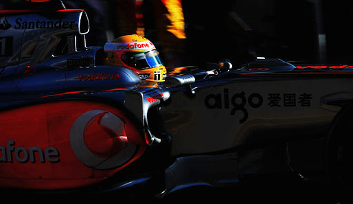 Lewis Hamilton hatte gar keinen Grund zu feiern. McLaren musste an seinem Auto das Getrebe wechseln. Hamilton startet von weit hinten