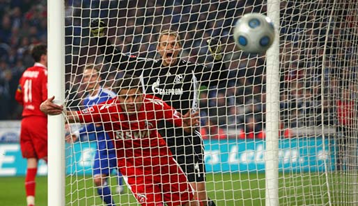 Am Ende musste Schalke zittern. Aber im Gegensatz zu Mohamad fand der Ball nicht den Weg ins Tor