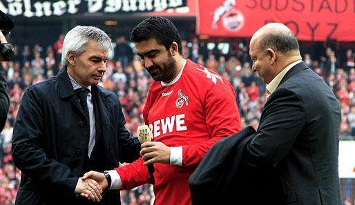 1. FC Köln - Borussia Mönchengladbach 2:4; Ümit Özat gab vor dem Spiel sein Karriereende bekannt und verabschiedete sich von den Fans