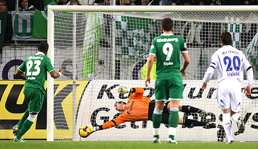 Grafite trifft per Foulelfmeter für Wolfsburg zum 1:1. Zuvor hatte Mladen Krstajic den Brasilianer im Strafraum gefoult
