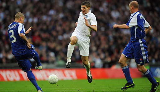 Auch Steven Gerrard (Mitte) konnte sich beim 4:0-Sieg gegen die Slowakei in die Torschützenliste eintragen
