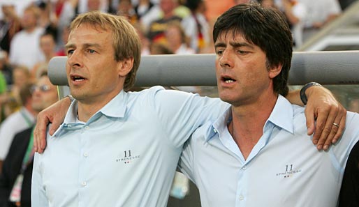 Im Gegensatz zu seinen Bundesliga-Kollegen steht Jürgen Klinsmann weiter zum Bundestrainer
