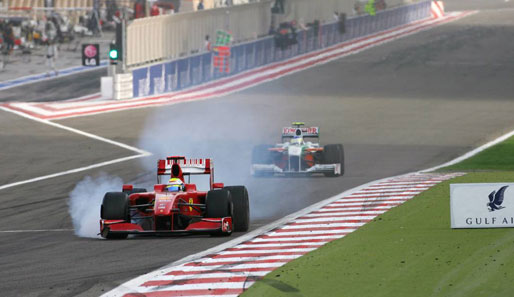 Durchwachsen läuft es hingegen für Ferrari: Während Kimi Räikkönen die ersten Punkte sammelt, fährt Felipe Masse nur auf Rang 14