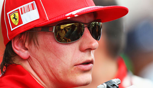 Ebenso entspannt war wie immer Kimi Räikkönen. Nur über seine neue Kappe sollte er noch einmal nachdenken