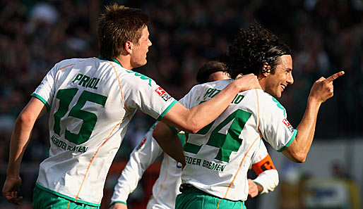 Bremens Pizarro (rechts) avancierte mit drei Treffern zum Matchwinner für Werder