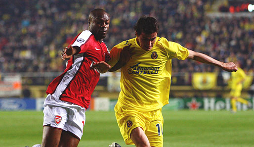 FC Villarreal - FC Arsenal 1:1: Joseba Llorente (r.) im Zweikampf mit William Gallas