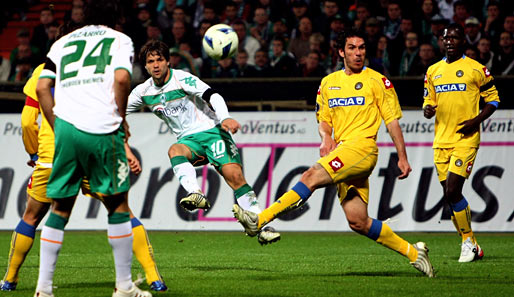 Werder Bremen - Udinese Calcio 3:1: Diego zum Zweiten! Ein wunderschöner Schlenzer brachte Bremen 2:0 in Front