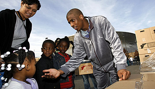 Chris Paul beim Feed The Children Charity Event