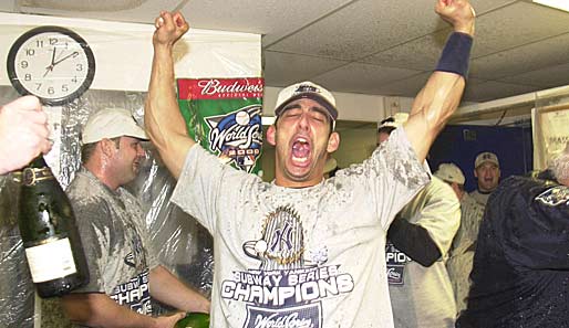 Der World-Series-Titel im Jahr 2000 war der letzte, den die Bronx Bomber bisher gewannen. Catcher Jorge Posada steht auch 2009 wieder hinter der Homebase